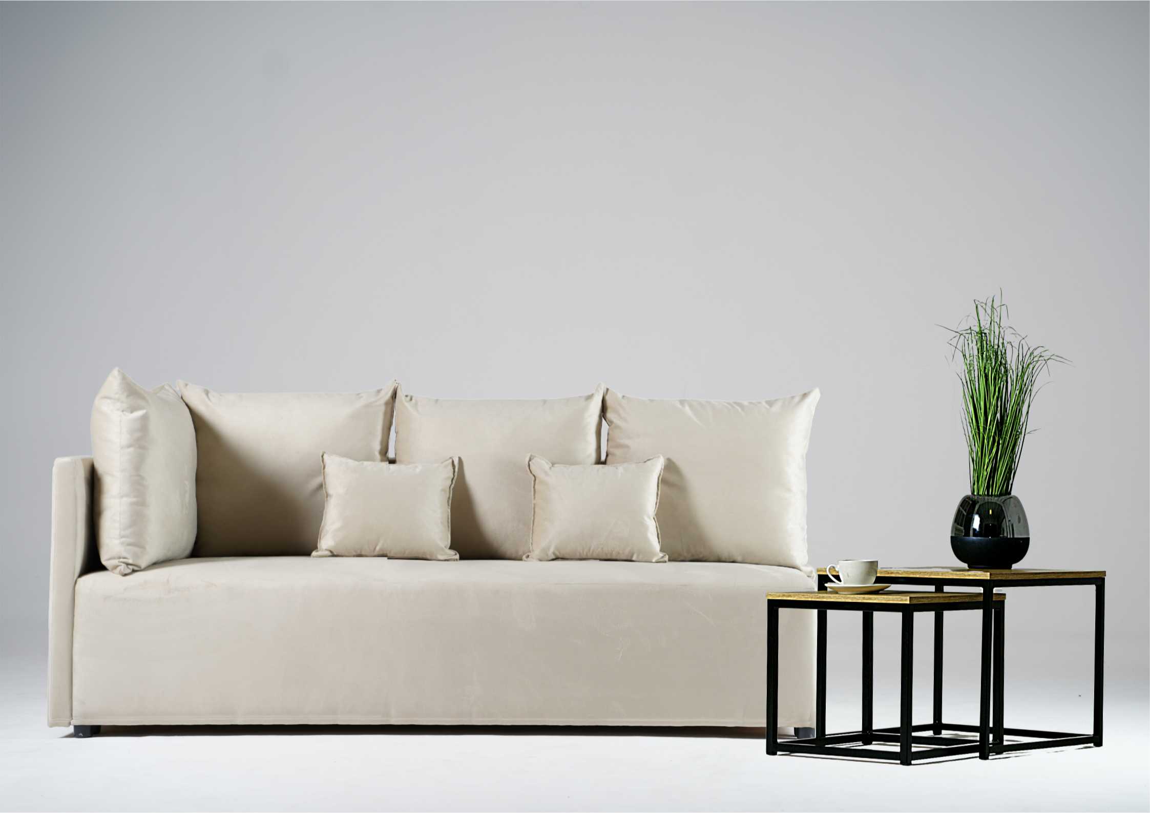 Beżowa sofa do salonu 